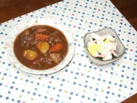12/16 夕食 ビーフシチュー、ほうれん草のサラダ