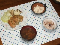 12/17 夕食 鮭のポテト焼き、れんこんサラダ、タコ飯、シジミの味噌汁