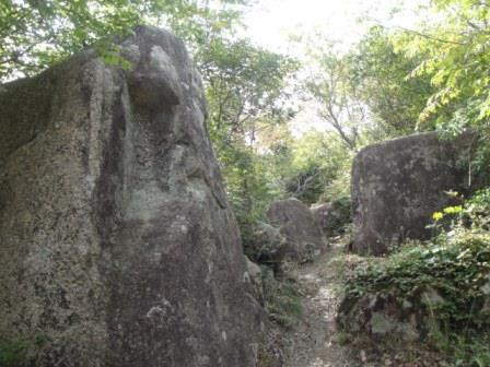 東天神嶽の門1