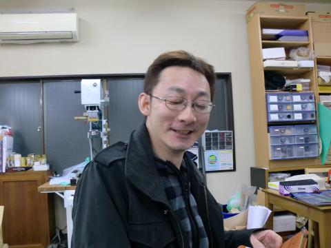 名入れマシン弐号機初仕事!財布に金箔押しで名入れです!