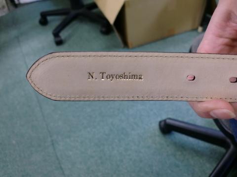 ベルト名入れ 金箔押しです!