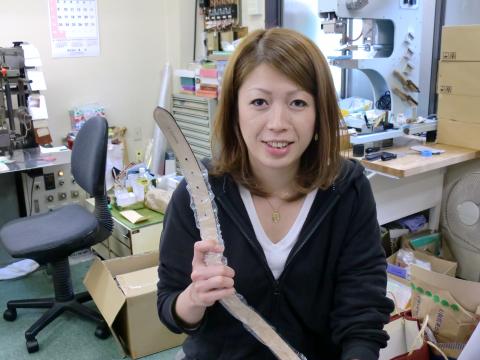 ベルト名入れ 金箔押しです!