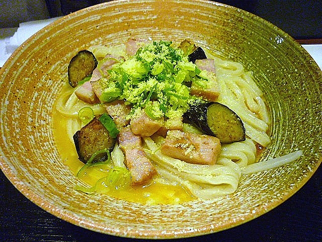 厚切りベーコンと茄子のトマトチーズ釜玉