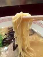 ツルツル細麺。替え玉一丁！