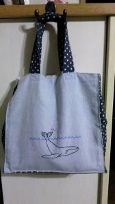 クジラの刺しゅう入りらんちBAG