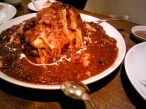 「牛すじ入りビーフシチュー風味の贅沢オムライス」ベビーフェイスプラネッツ(福岡市)