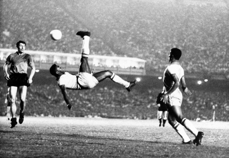 g28014_u26491_pele_bicycle_kick.jpg