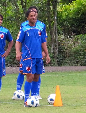 ronaldinhoFRAMENGO_20130509221631.jpg
