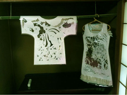 2011.9.13.洋服切り絵500x