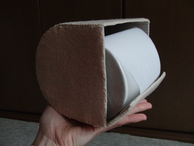 トイレットペーパーケース