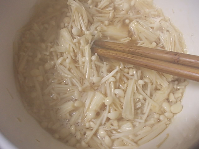 Enoki mushroom 20130212-2