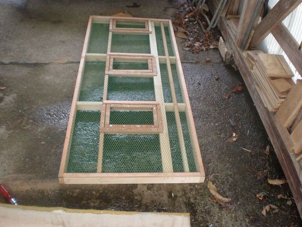 扉を作り金網張り