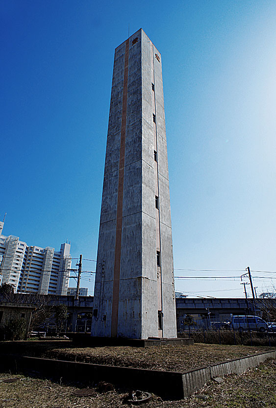 130309三浦海岸の塔3