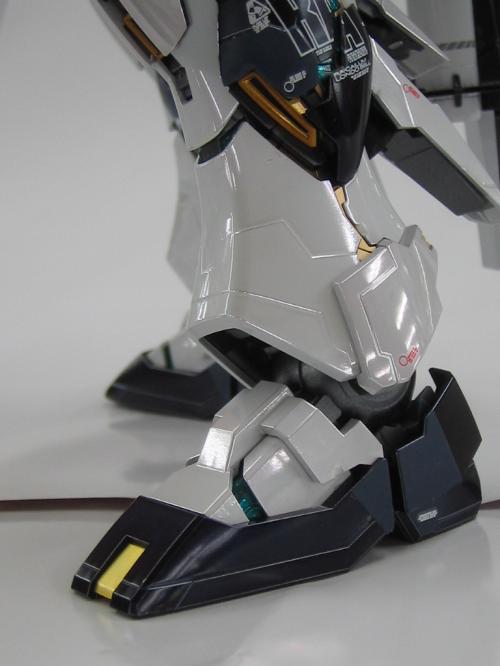 MG 1/100 RX-93 ニューガンダム（νガンダム） Ver.Ka チタニウム ...