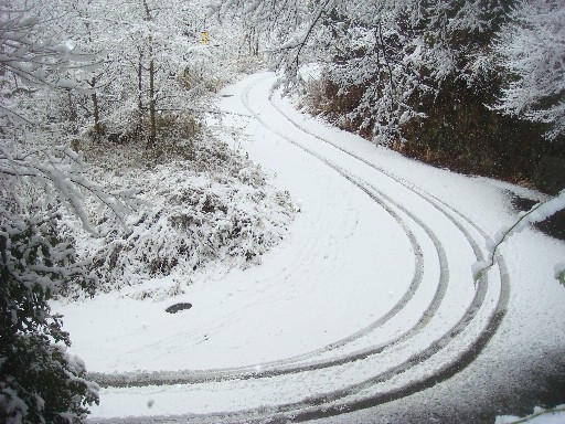 雪道に車の跡DSC01709