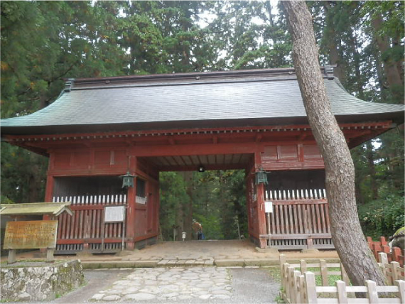 羽黒山随神門