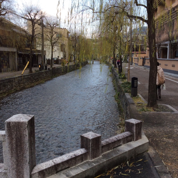 元日の白川(祇園)