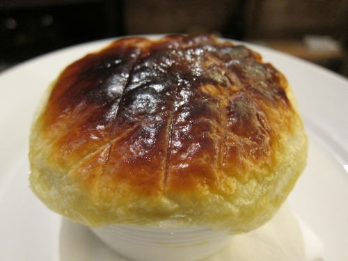 牛タン煮込みのパイ包み焼き