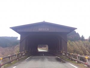 屋根の付いた橋
