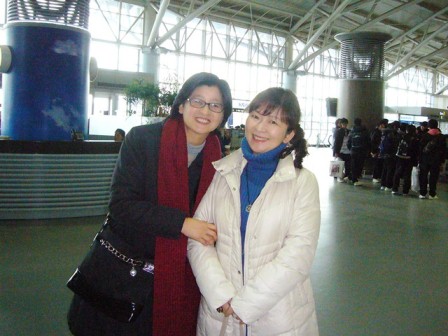 通訳ガイドの周さんと空港で