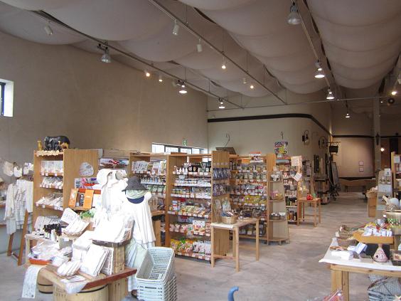 エコモ 店内2