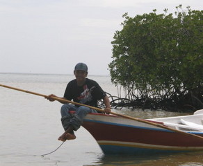 バリ島沖に浮かぶレンボンガン島のボートマン！！