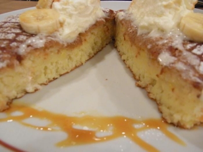 パンケーキママカフェVoiVoi(さっちゃんのバナナパンケーキカット)