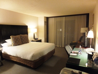 130205hotelbedF2490.jpg