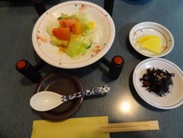 野菜サラダ、小豆ひじき、漬物