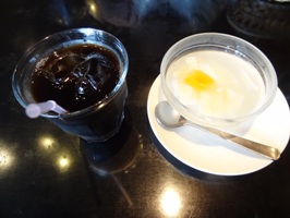 杏仁豆腐とアイスコーヒー