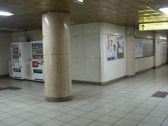 九段下駅半蔵門線改札内1