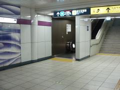 九段下駅4番線ホーム半蔵門寄り階段