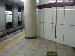九段下駅4番線ホーム中程