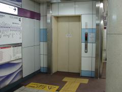 九段下駅4番線エレベーター