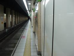 九段下駅新宿線ホーム