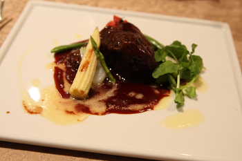 牛ほほ肉の赤ワイン煮