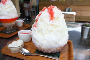 いちごみるく 白玉のせ