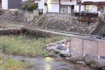 河原の温泉