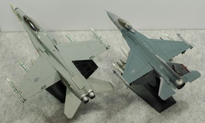 比較 F-16vsFA-18上から_R