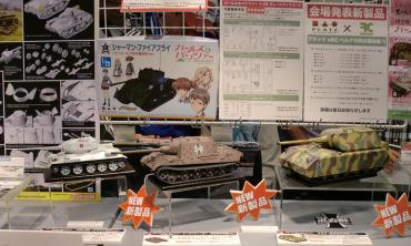 1/35 PLATZ プラッツ ガールズ&パンツァー GIRLS und PANZER 黒森峰 ヤークトティーガー、マウス プラウダ T-34/85 1/72サンダース大学付属 M4シャーマン・ファイヤーフライ 静岡ホビーショー