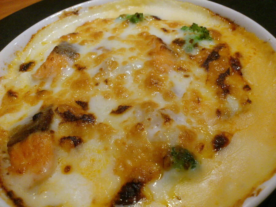 サーモンと野菜のトマトソースグラタン