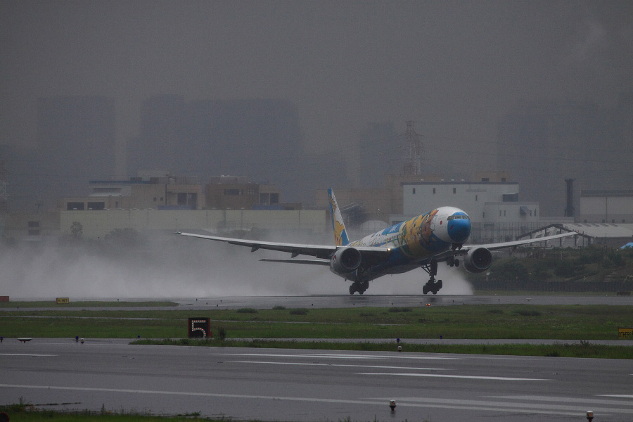 ANA B777-381 / ANA18 (JA754A)