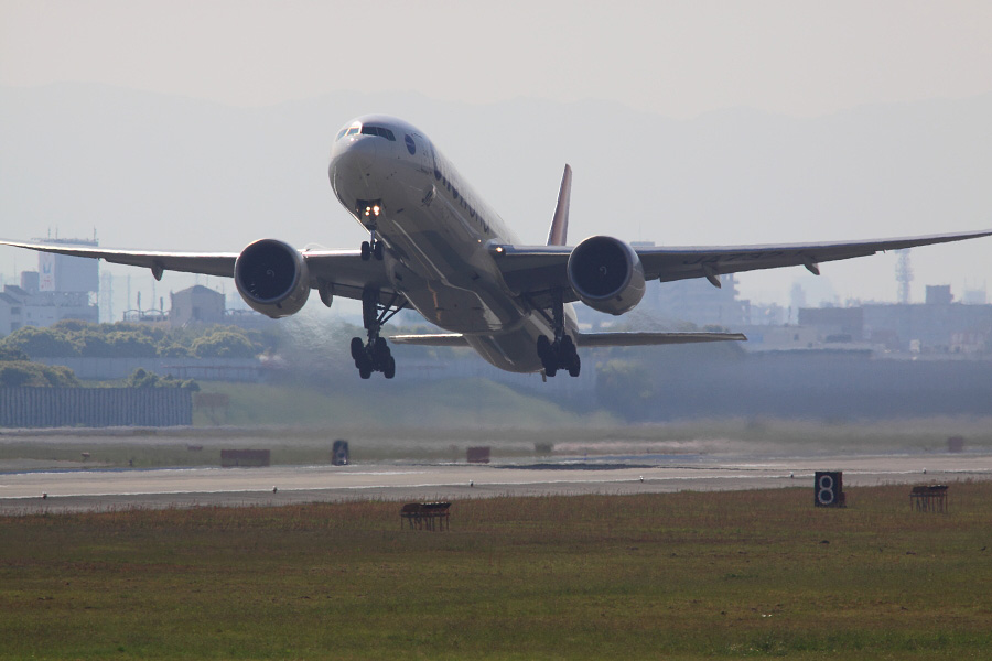 JAL B777-346ER JAL3002
