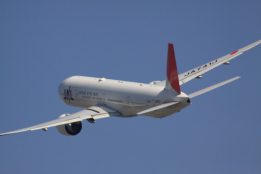 JAL B777-346ER JAL3002