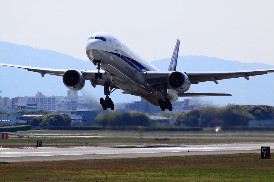 ANA B777-381 ANA18