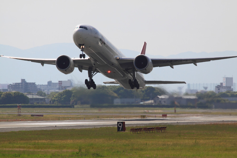 JAL B777-346ER / JAL3002