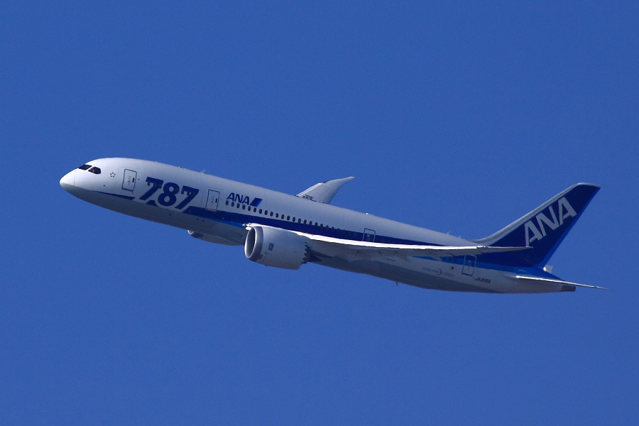 ANA B787-881 / ANA32 (JA818A)