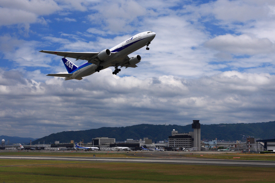 ANA B777-281 / ANA105 (JA714A)