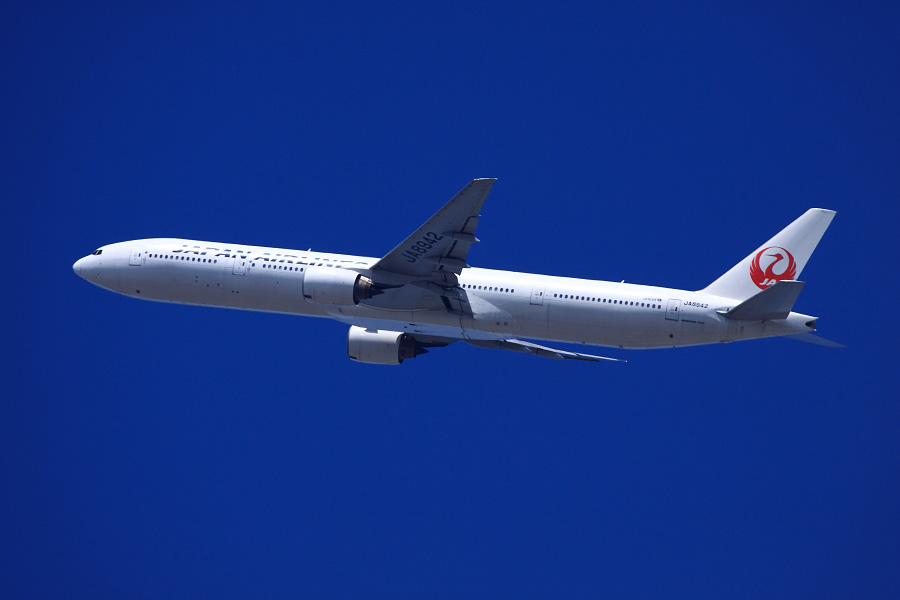 JAL B777-346 / JAL2081 (JA8942)