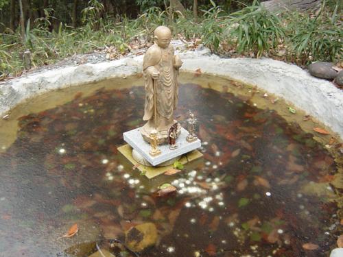 お地蔵さんの池